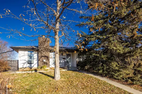 204 Doverthorn Close Southeast, Calgary, AB T2B 2G8