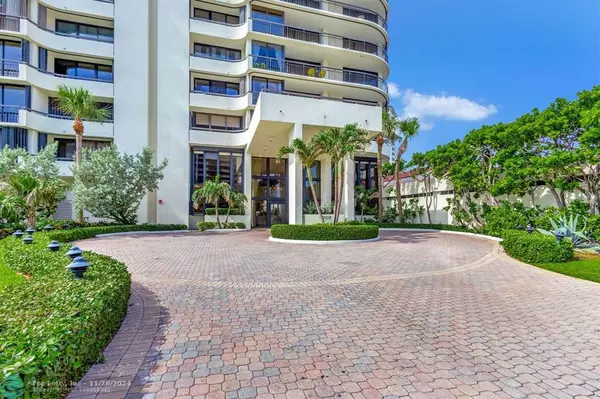 Singer Island, FL 33404,4000 N Ocean Dr  #1004