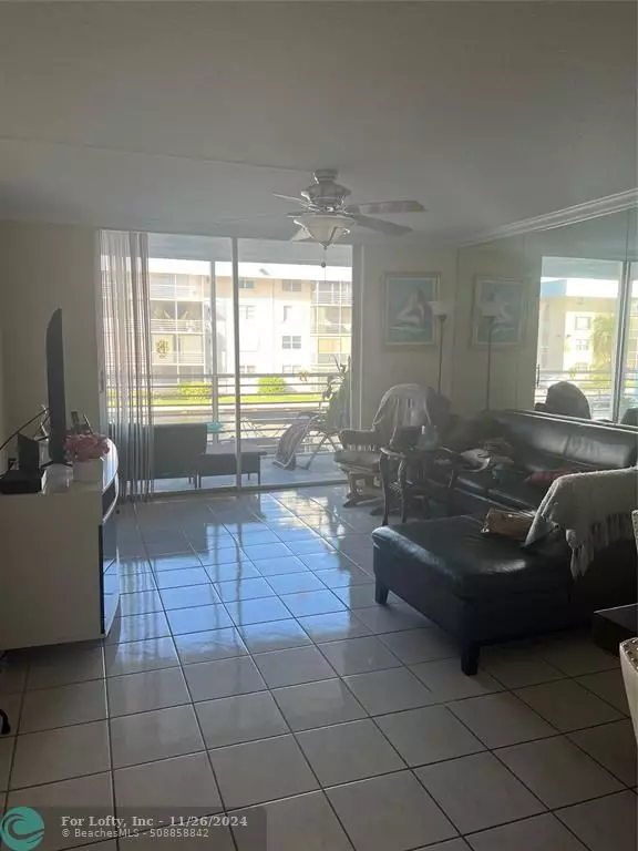 North Miami Beach, FL 33160,3725 NE 169th St  #207