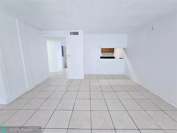 West Palm Beach, FL 33401,1850 N Congress Ave  #311