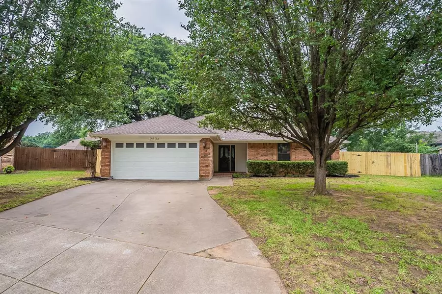 2502 Satinwood Court, Arlington, TX 76001