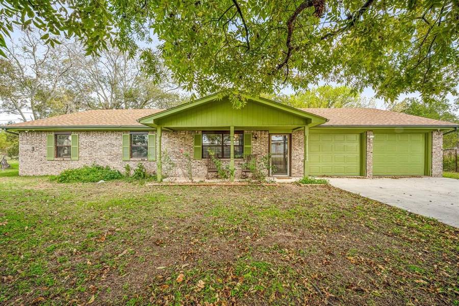 701 N Travis Street, De Leon, TX 76444