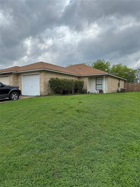 828 WHITE ROCK Street, Saginaw, TX 76179