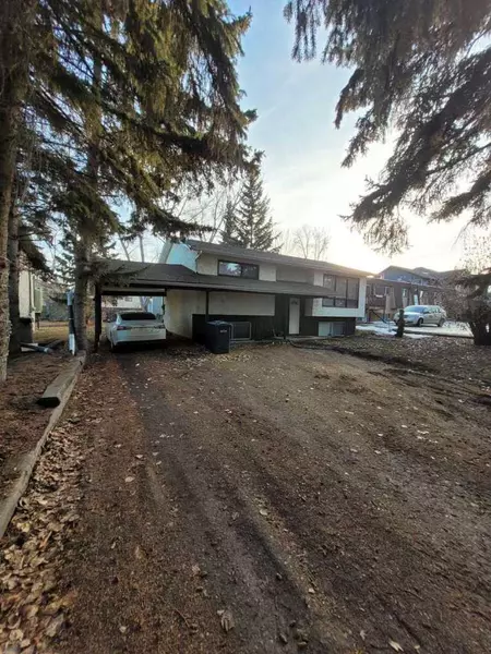 4415 48 AVE, Sylvan Lake, AB T4S 1N8