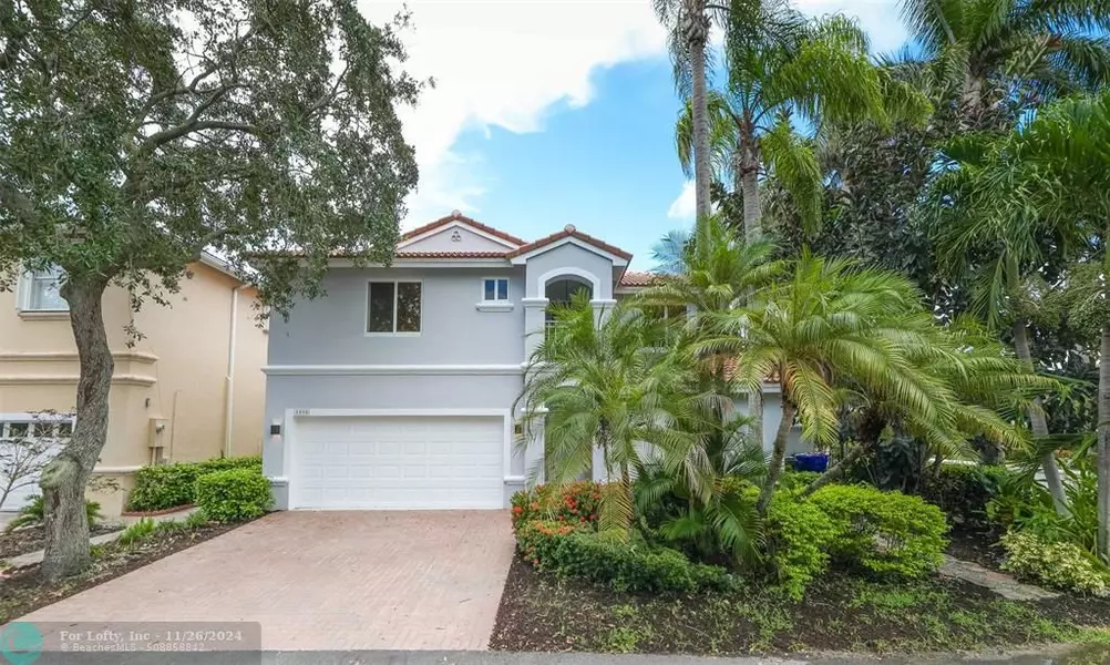 1090 Satinleaf St, Hollywood, FL 33019