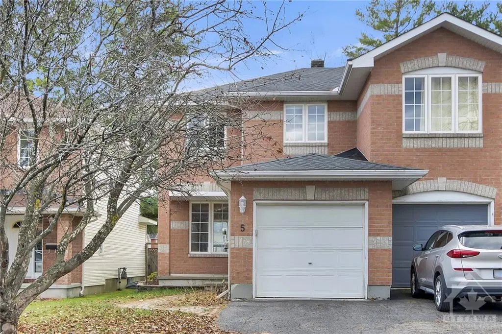 5 NEWCASTLE AVE, Ottawa, ON K2K 2R2