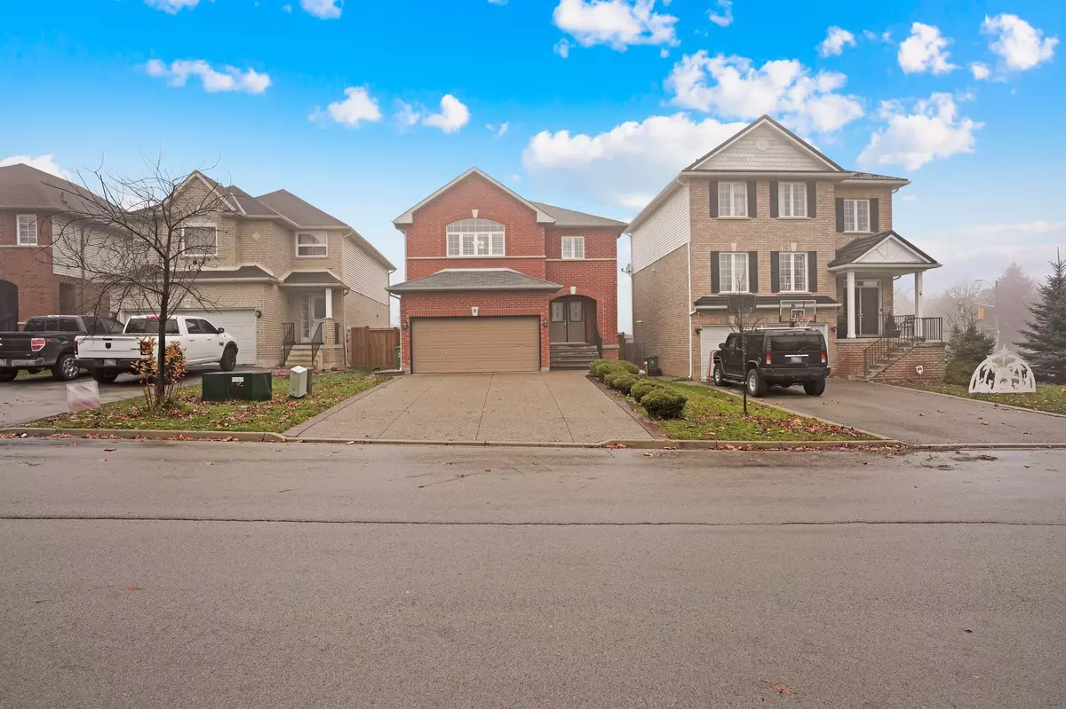 Hamilton, ON L8J 3Z8,8 Meadow Wood CRES