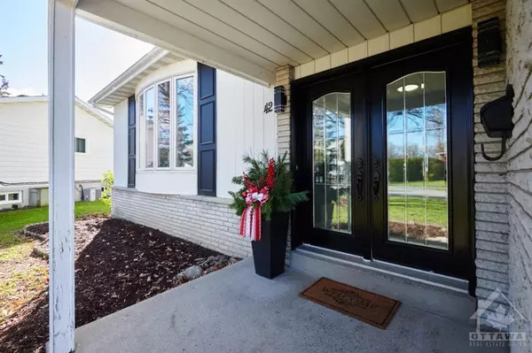 Gloucester, ON K1B 3A7,42 WOODBURN DR