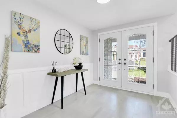 Gloucester, ON K1B 3A7,42 WOODBURN DR