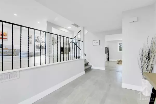 Gloucester, ON K1B 3A7,42 WOODBURN DR