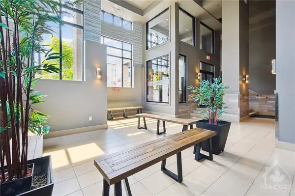 429 KENT ST #215, Ottawa, ON K2P 1B5