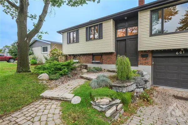 661 LA VERENDRYE DR, Gloucester, ON K1J 7X5