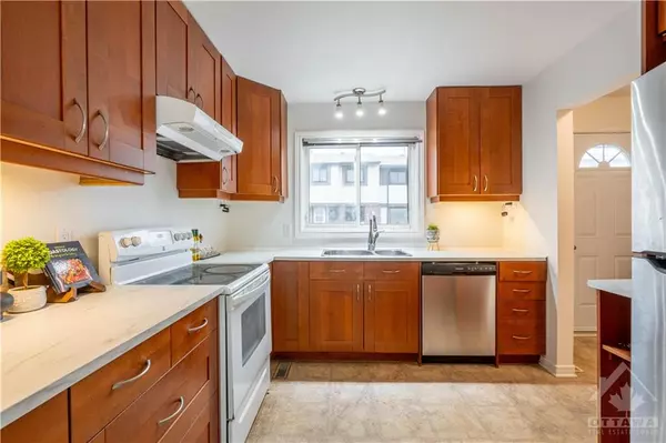 Ottawa, ON K2J 1P4,18 FOXHILL WAY #C