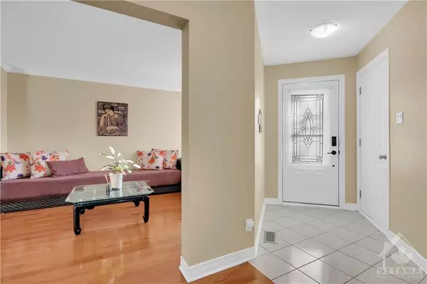 Ottawa, ON K2J 4K8,90 LONGSHIRE CIR