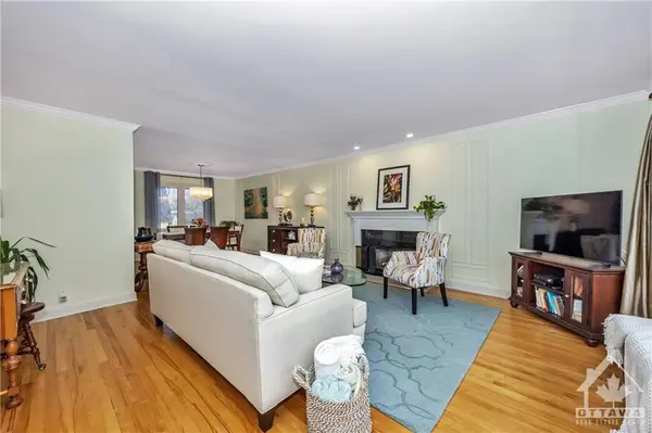 45 CORONA AVE, Ottawa, ON K1M 1K8