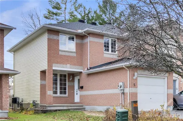 5 NEWCASTLE AVE, Ottawa, ON K2K 2R2