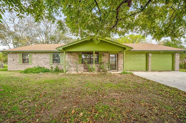 701 N Travis Street, De Leon, TX 76444