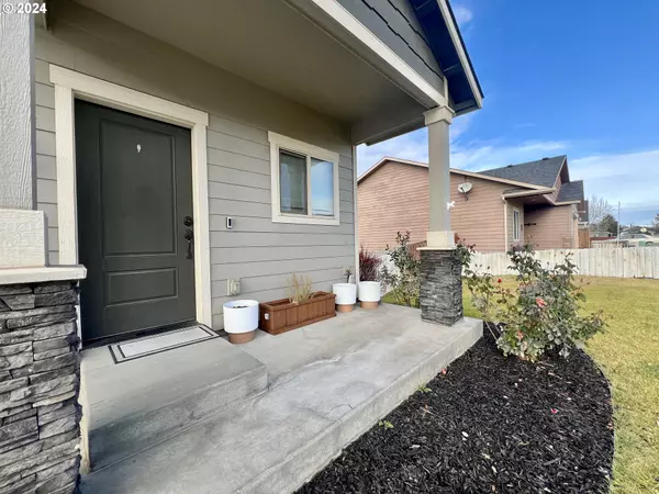 Hermiston, OR 97838,2110 NW DAWN DR