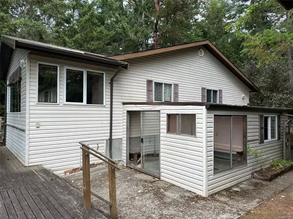 Gabriola Island, BC V0R 1X2,989 Pat Burns Ave