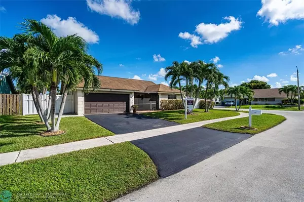 11651 NW 39th Pl, Sunrise, FL 33323