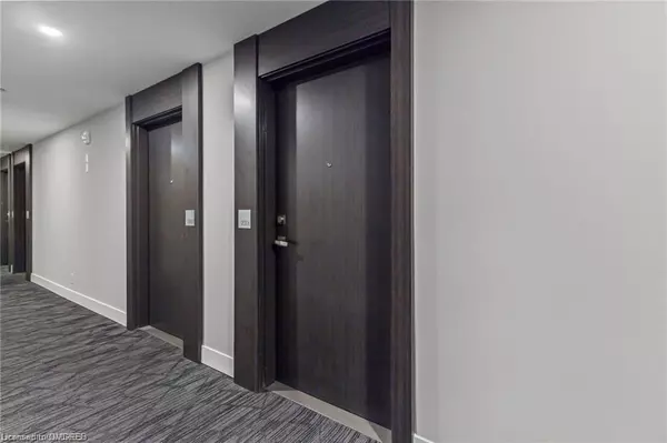 Hamilton, ON L8P 0C6,15 QUEEN ST S #2006