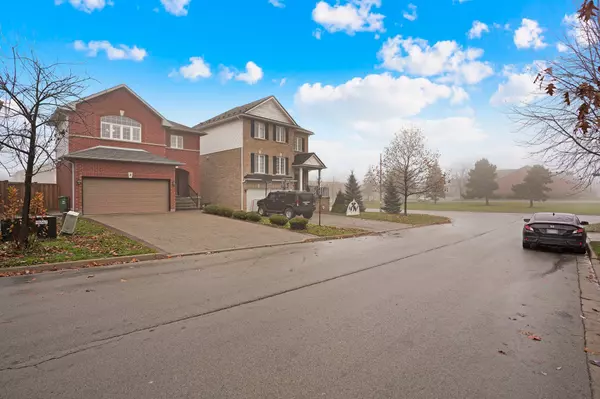 Hamilton, ON L8J 3Z8,8 Meadow Wood CRES