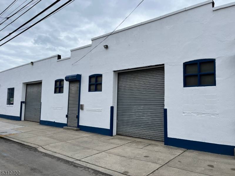 43 S Spring St, Elizabeth City, NJ 07201