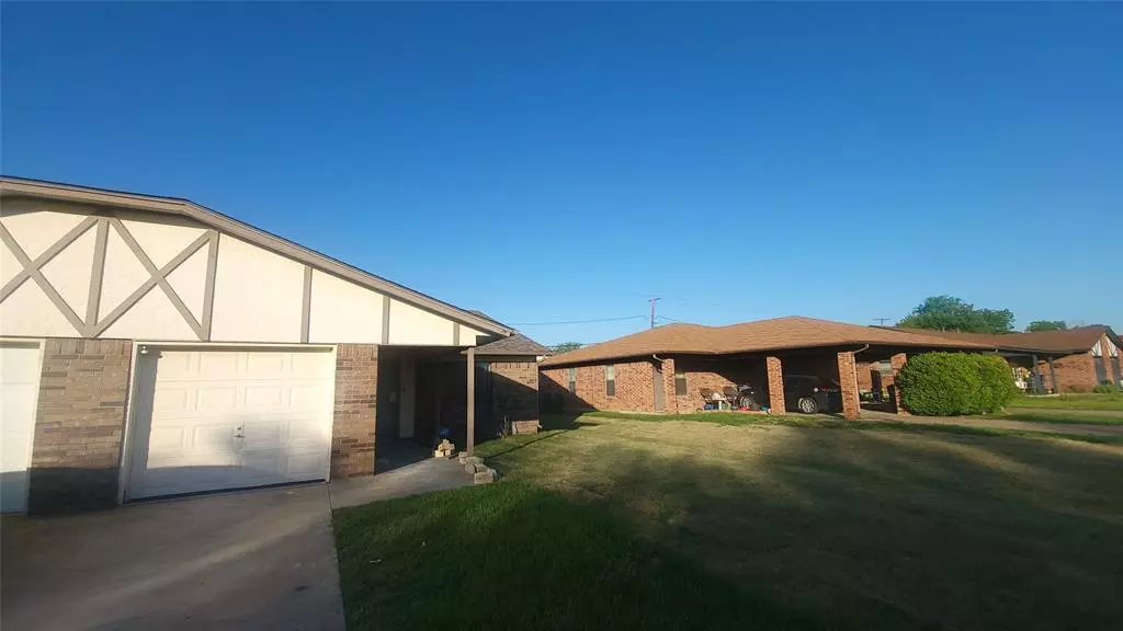 Burleson, TX 76028,212 Meador Lane