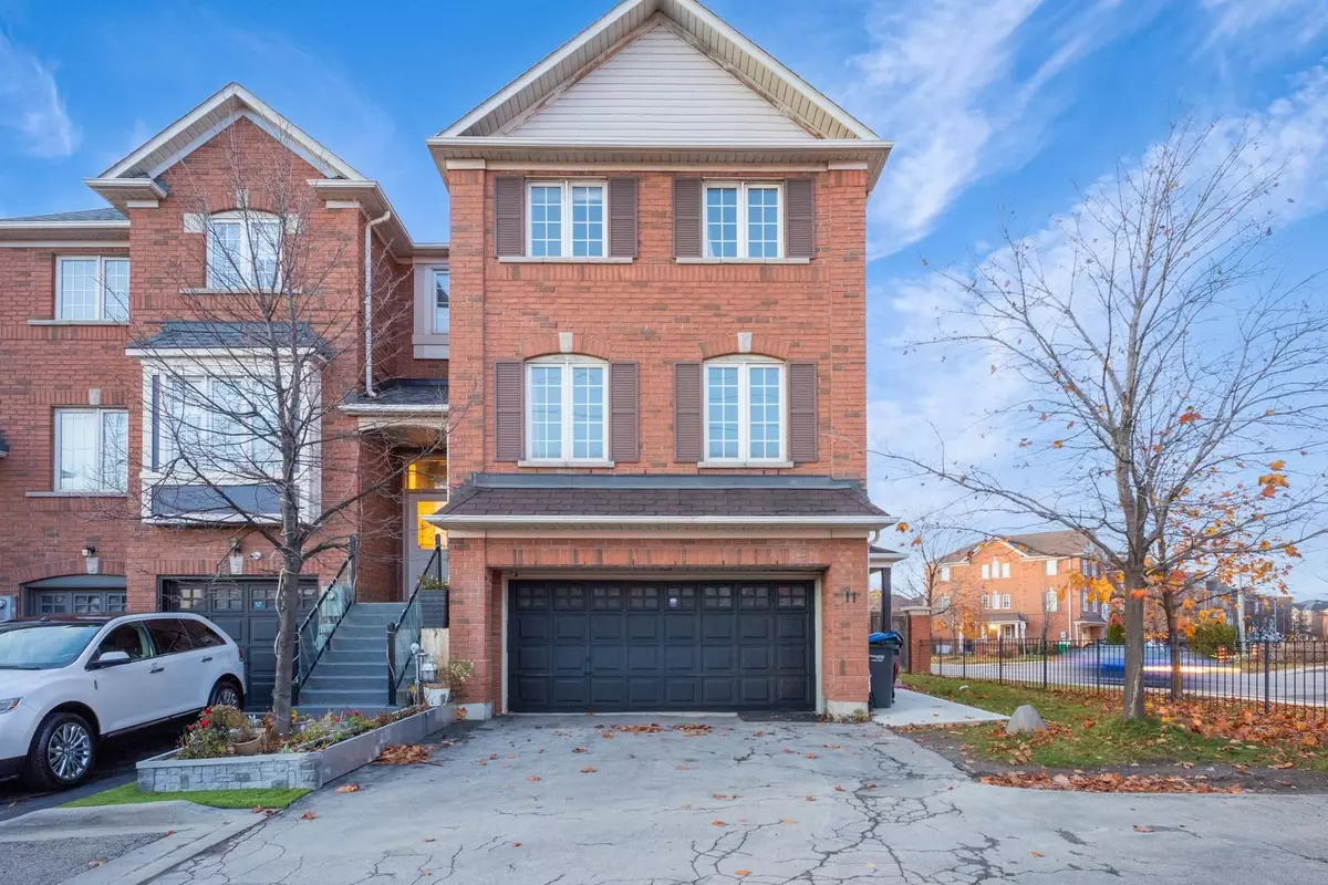 Brampton, ON L6Z 4W9,250 RICHVALE DR #11