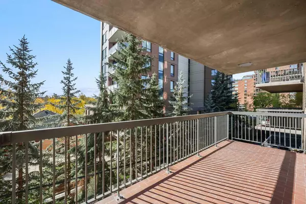 Calgary, AB T2S 2V2,225 25 AVE SW #406