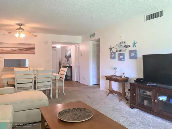 Pompano Beach, FL 33069,2851 S Palm Aire Dr  #208