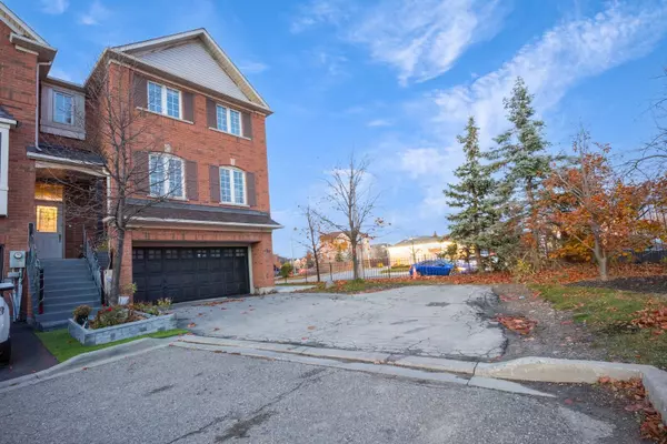 Brampton, ON L6Z 4W9,250 RICHVALE DR #11