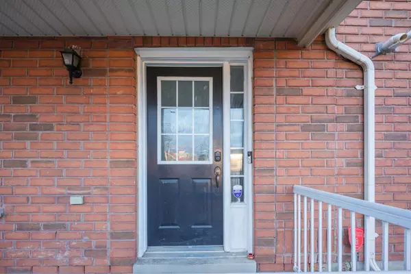 Brampton, ON L6Z 4W9,250 RICHVALE DR #11