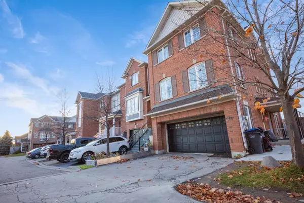 Peel, ON L6Z 4W9,250 RICHVALE DR #11