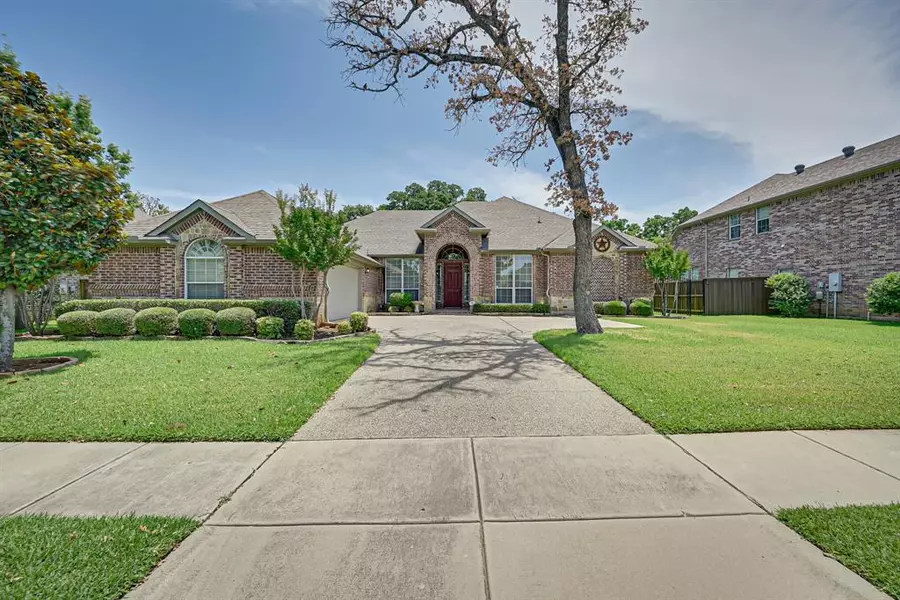 8131 Oak Hollow Drive, Arlington, TX 76001