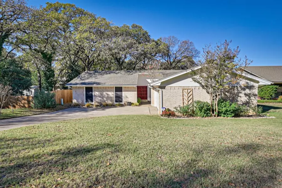 2206 Valleydale Drive, Arlington, TX 76013