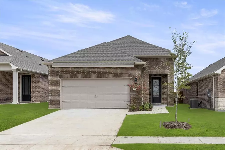 413 Waterhouse Lake Drive, Anna, TX 75409