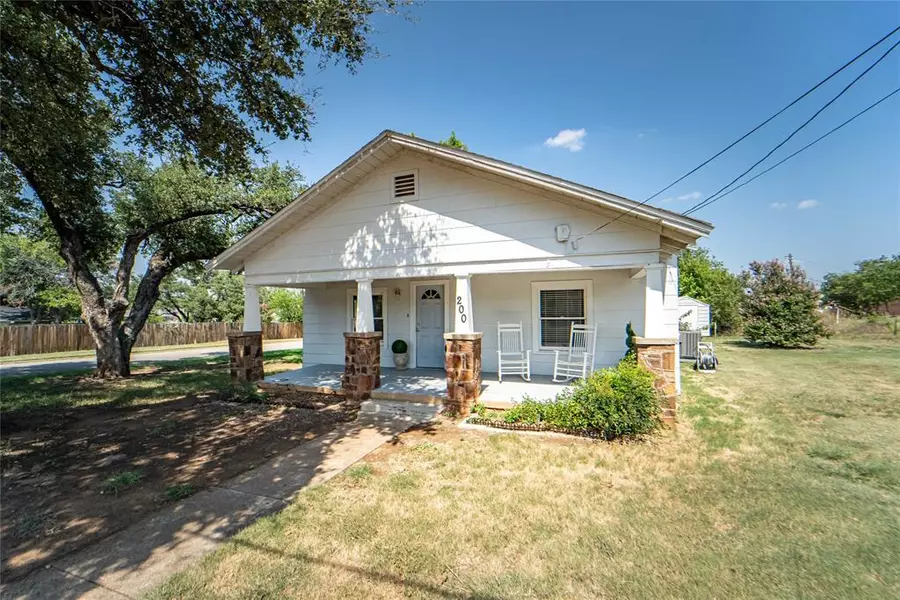 200 S Flint Street, Breckenridge, TX 76424