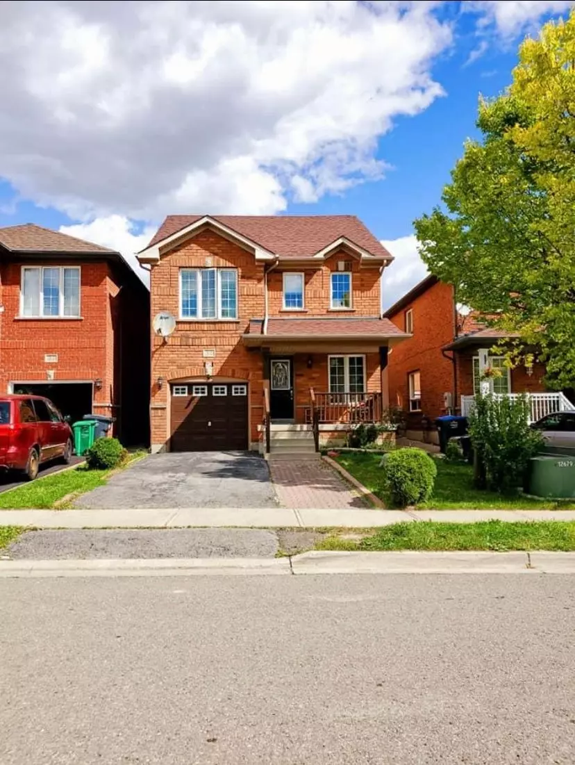 Brampton, ON L7A 2A7,92 Four Seasons CIR #Upper