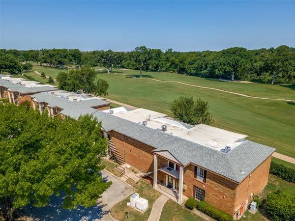 4028 Ridglea Country Club Drive, Fort Worth, TX 76126