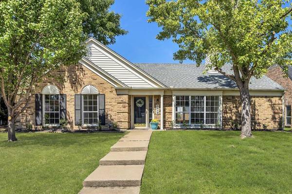 1319 Saddleback Lane,  Lewisville,  TX 75067