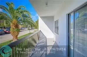 Hallandale Beach, FL 33009,1301 NE 7th St  #102