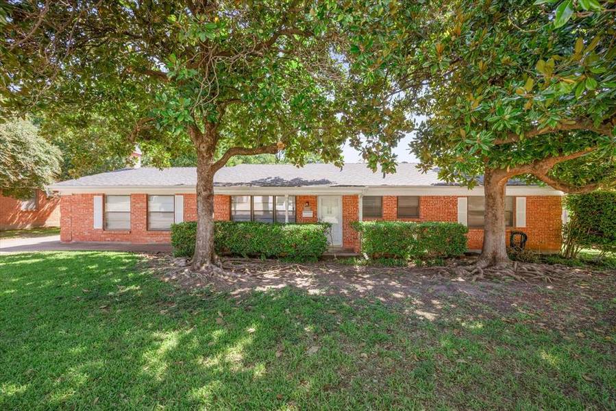 3217 Phoenix Drive, Fort Worth, TX 76116