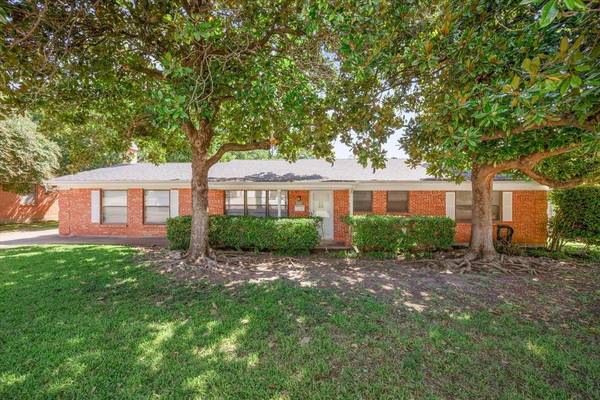 3217 Phoenix Drive,  Fort Worth,  TX 76116