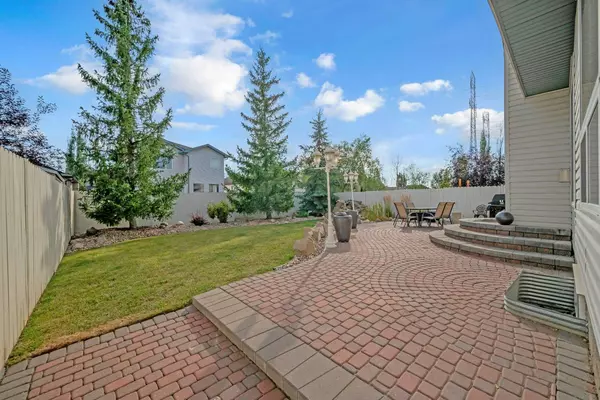 Chestermere, AB T1X 1G8,113 West Lakeview CRES