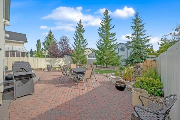 Chestermere, AB T1X 1G8,113 West Lakeview CRES