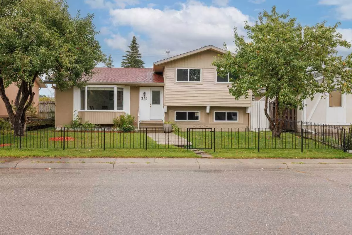 Calgary, AB T2A 4T4,351 Penswood WAY SE