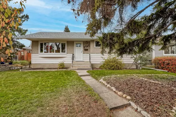 Calgary, AB T3E 4K9,2747 Grant CRES SW