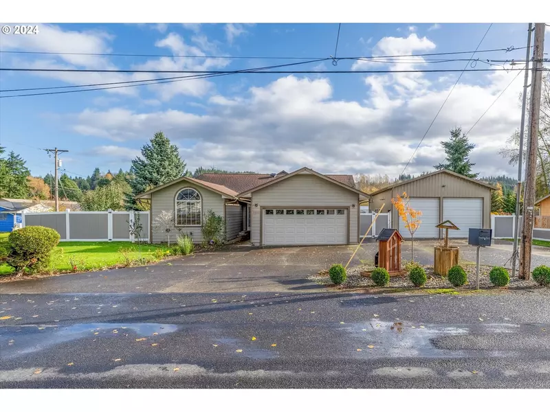 1660 N 2ND AVE, Kelso, WA 98626