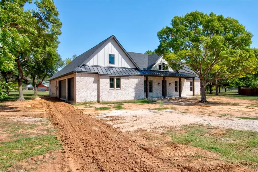 82 Maze Court, Collinsville, TX 76233